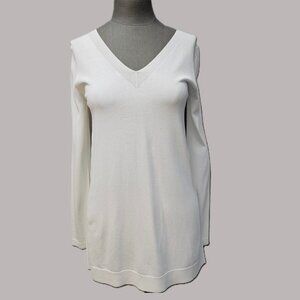 D. Exterior Long Sleeve V-neck Tunic Pullover